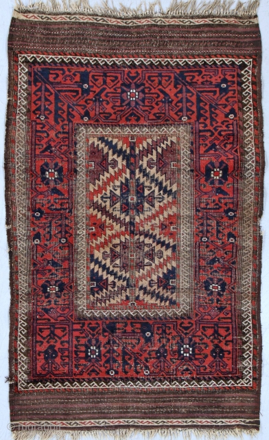 Antique Baluch rug or wide and nicely drawn border and small picture frame field. Complete kilim ends.

3'6" x 5'8" or 107 x 173cm
          