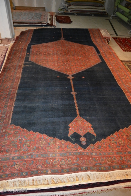 NO LONGER AVAILABLE! SOLD!  SOLD!

Malayer antique > late 19th original good condition. Very rare size and design.
Size: 760x390cm (25´x12´.8") This Persian seldom rug ist Special in design and absolutly original. More  ...