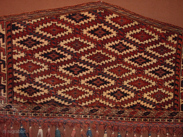 great antique asmalyk in great condition wonderful colors, great tassels, clean, no stains, no repairs

120x62cm
4x2.1ft                  