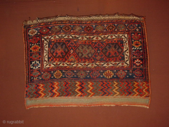 wonderful antique tribal jaff kurdiskh sanjabi, great natural colors, some small repiling  wonderful zigzag drawing, no stains

great size  114x82cm  3.8x2.7ft
          