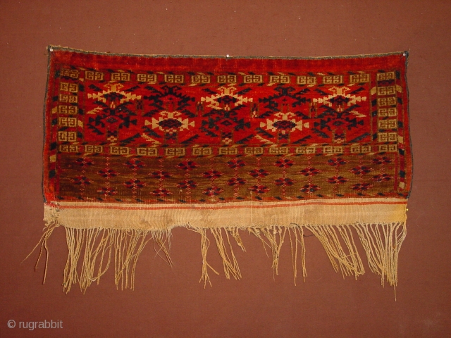 wonderfyl 19th century, small turkoman artefact, in great condition, only a tiny left lower corner repair, great natural colors

66x25cm  2.2x0.8ft without kelimpart and fringes        