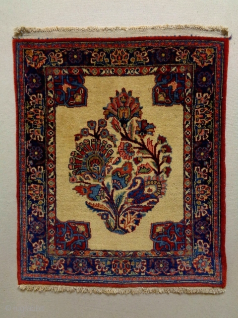 Very Fine Persian small rug
Size: 53x64cm
Natural colors, made in circa 1910/20                      