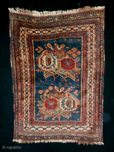 Nomad Afshar
Size: 96x129cm (3.2x4.3ft)
Natural colors, circa 80-90 years old                        