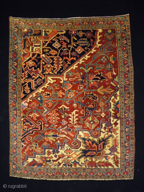 Iteresting Heriz Fagirah
Size: 104x133cm (3.5x4.4ft)
Natural colors, made in circa 1910/20                       