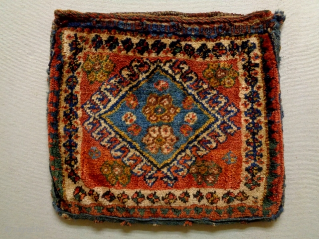 Qasqhay Bag Complete
Size: 39x35cm
Made in circa 1910                          