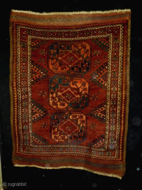 Ersari
Size: 112x142cm (3.7x4.7ft)
Natural colors, made in circa 1910/20                         