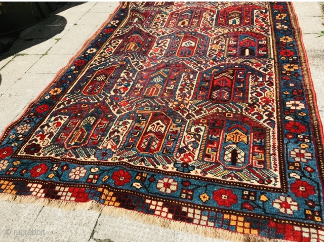 Persian Khamseh runner 1880 circa in good condition 100% in wool with symmetrical knot,border and heads are original no repair.size 500x95cm            