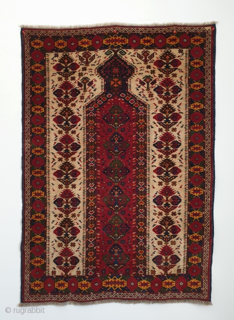 Early 20th century Turkmen Ersari Beshir namazlyk (prayer rug). Size is 102x148 cm (ca. 40x58 inches). Near perfect, full-pile condition with very slight wear in the center area.     