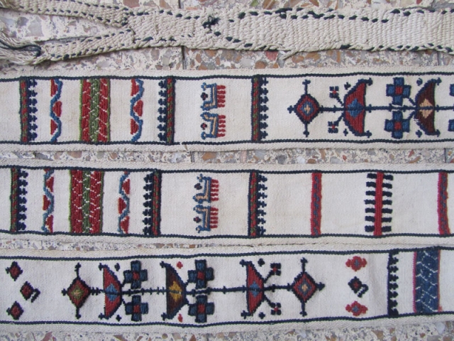 Shahsavan band in fine condition.based on a hand spin cotton field.Size:300x10 cm                     