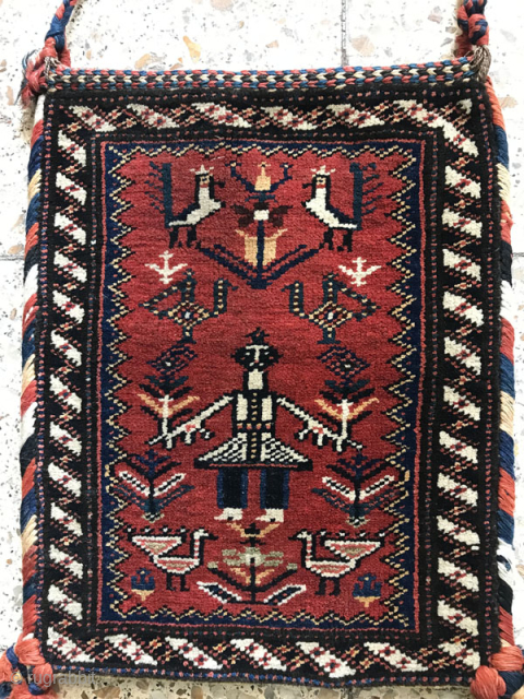 Antique bag from arab tribes of Nasrabad in great condition based on wool foundations,size:44x35 cm                  