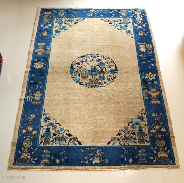 Chinese Peking Rug 
Circa 1900
153 x 236 cm

A collectable antique Chinesse Rug from the Peking era, with contrasting traditional blues, plain field and detailed central medallion.
Please look at the pictures and message  ...