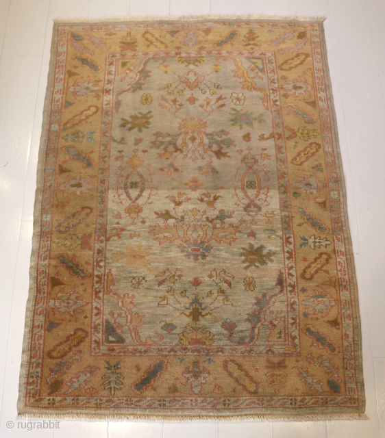 Antique Turkish Yoshak rug in yellow tones. 
Pile and border in excellent condition, minimum wear in one fringe.

5.44 x 3.77 feet 
166 x 115 cm

        