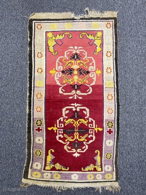 Antique Chinese (Beijing?) rug around 1900. Size : 155 x 88 cm                     