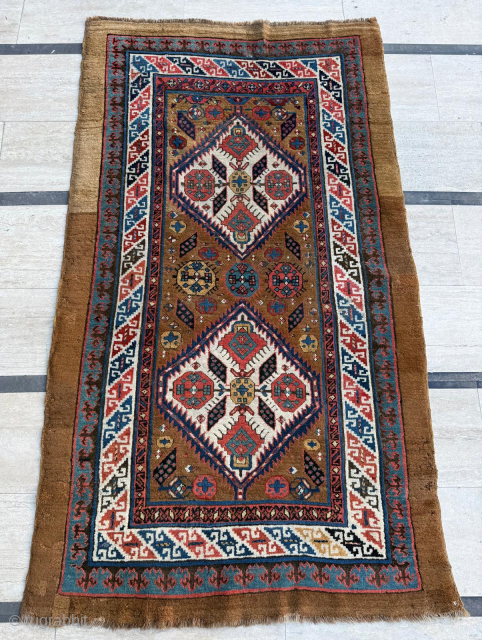 Late of the 19th century Sarab Rug, size 113x197 cm. Please send me directly mail.
halilaydinrugs@gmail.com
                  