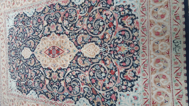 Signed old Persian Kirman rug
298 x 205 cm                         