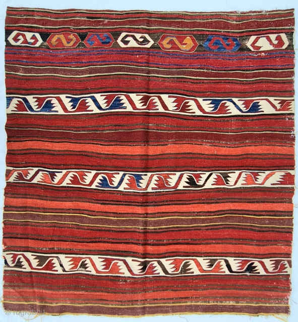 Size:155×160cm,
Central anatolian kilim, Cappadocia...
Primitive rug...
All natural dyes...                          