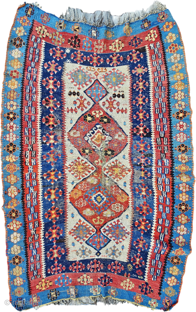 Size ; 143 x 200 cm
East anatolia, Maraş 
Great dyes !                      