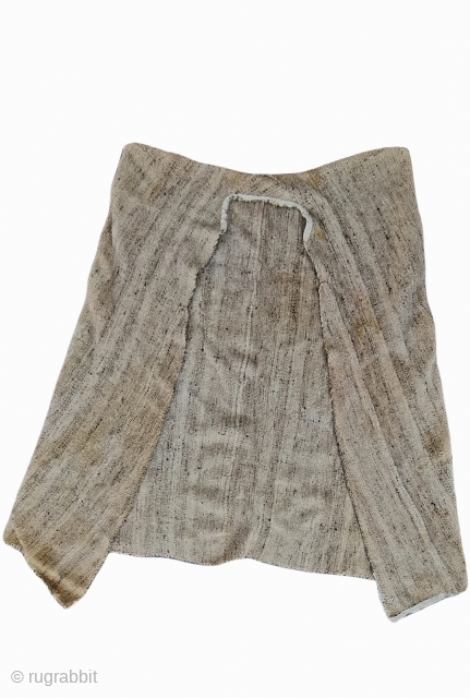 Size : 128x140 cm,
Central anatolia, Sivas.
Dervish robe .
Natural wool.                        