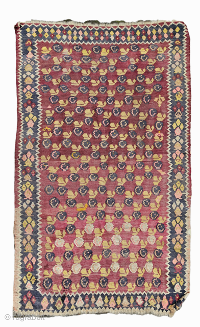 Size; 130 x 205 cm
Old Caucasian 
Ağztafa or Karabagh.
Art, Labor is priceless...
                     
