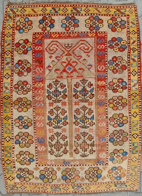 Monastery rug, possibly from northern macedonia...
Size :107x154 cm.                         