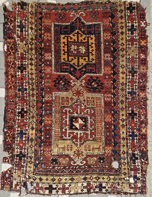 Size ; 150 x 205 cm,
Old farchalao kazakh .
Could be Armenian .
I have been selling on this page for a long time. Two valuable carpet experts for providing me with this opportunity,
I  ...