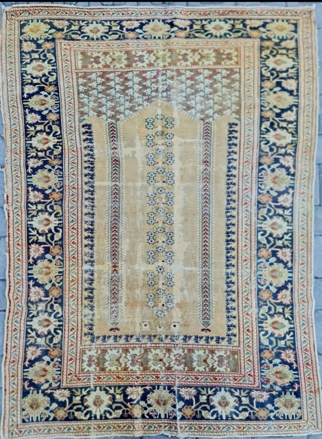 Size ; 126 x 168 cm,
West anatolia / Kula.
Transilvania rug.                       