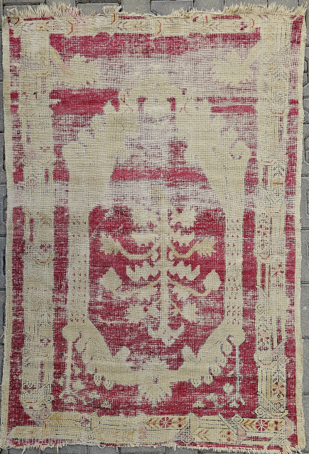 Size ; 110 x 163 cm
West anatolia, Ghördes
Could be Armenian made.                      