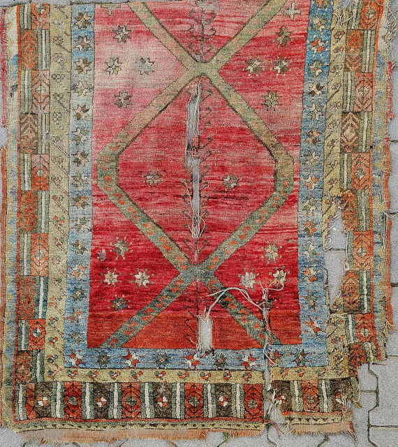 Size ; 110x125 cm,
Central anatolia, Sivas (Sarkisla)
Circa 1880s                         