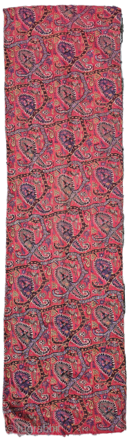 Armenian textiles from the Caucasus to Sivas....
It offers a wonderful visual show with its bird and scorpion motif details...
Size ; 34x125 cm
           