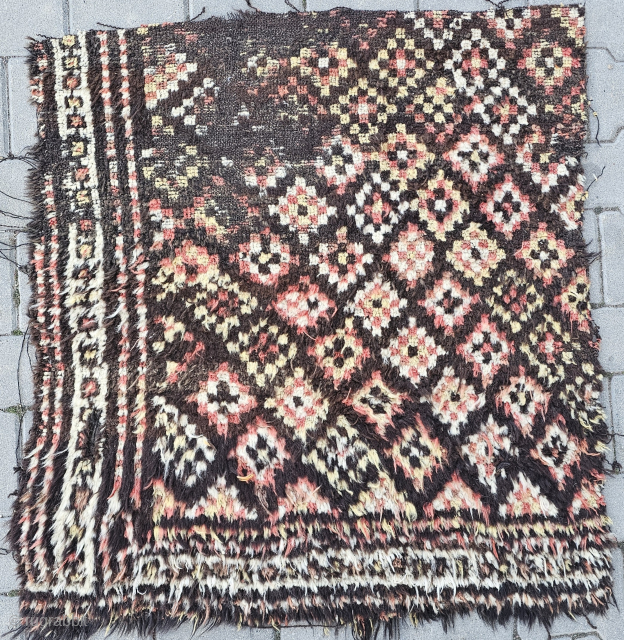 Size ; 93x95 cm.
Central anatolia , Konya .
Old fragment !
arisoylarmobilya@gmail.com                       