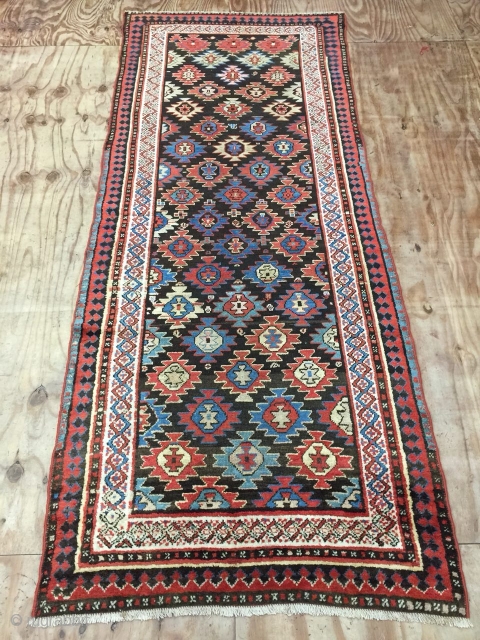 
Antique handmade Persian Kurdish Runner,All in natural,very Attractive design,Clean,low pile

Vegetable colours,More than 100 years old

Size:289cm by 117cm                