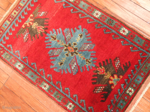 Early 20th Century Yastik 1'11'' x 2'11''

https://jdorientalrugs.com/antique-turkish-melas-rug/id/8748                          