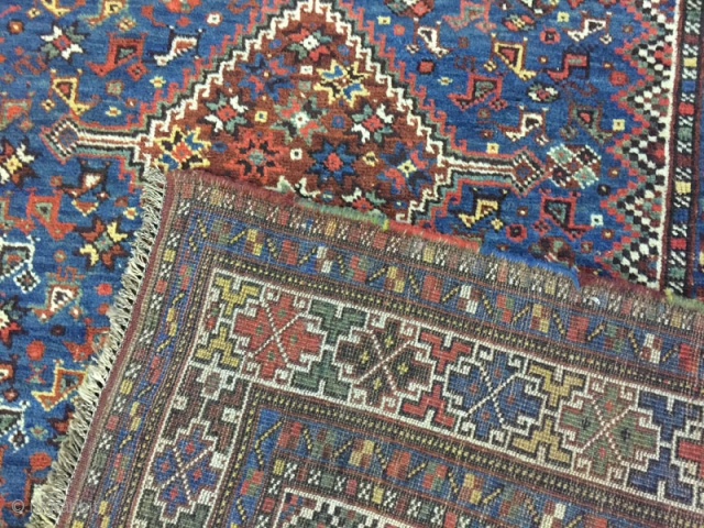 We have sourced this wonderful little antique Persian prayer rug made by Afshar tribes. Measuring 160x96cm (5’3”x3’11”) and made around the first quarter of the 20th century, it has deep blue main  ...