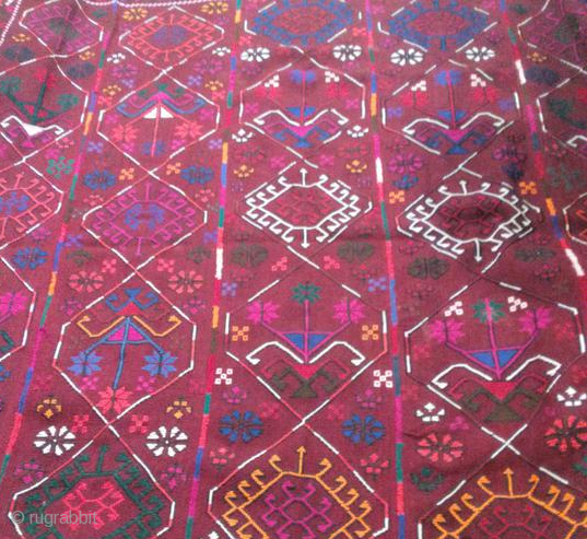 On offer is a collectible jajim from IRAN belongs to the first half of 20th century with rare pattern.

size: 280 cm * 300 cm
         