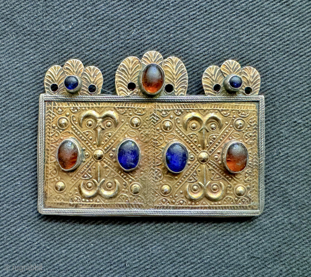 An outstanding antique gold appliqué and silver Turkoman / Turkmen Yomut / Yomud tribe talismanic pendant bridal jewellery ornament known as Acar Bag. Dating to the late 19th century / early 1900’s,  ...