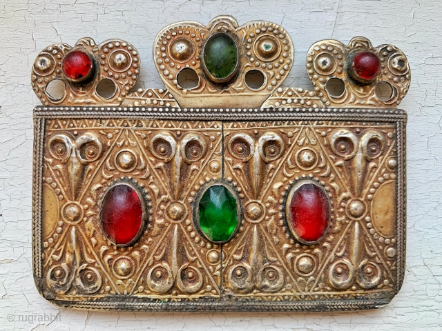 An outstanding antique gold appliqué and silver Turkoman / Turkmen Yomut / Yomud tribe talismanic pendant bridal jewellery ornament known as Acar Bag. Dating to the late 19th century / early 1900’s,  ...