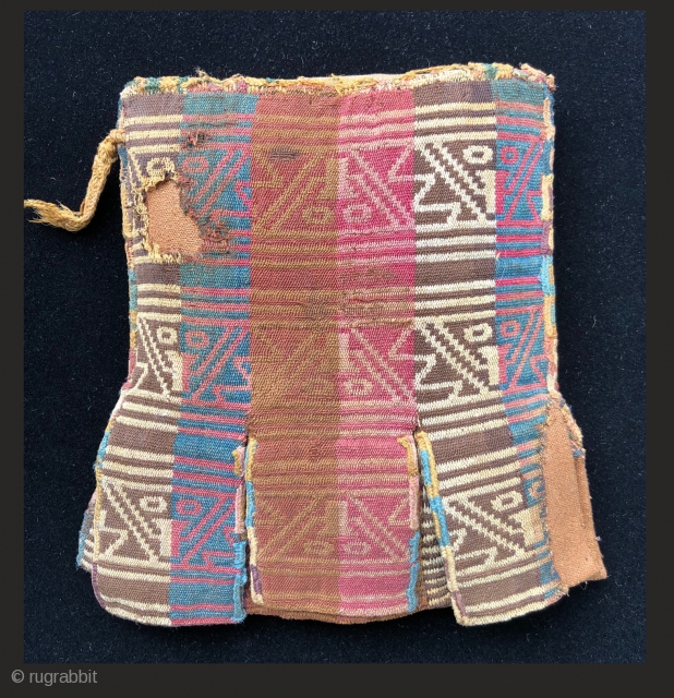 Early Pre-Columbian bag with seven compartments.  B.C. 200 - A.D. 200.  This small bag was made with seven compartments - a large bag sized compartment and six small pockets all  ...