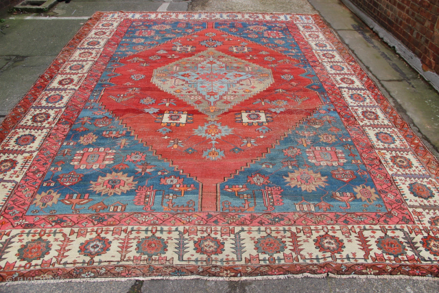 Beautiful Bakshiash carpet 11'2" x 14'9" / 342 x 449cm Some wear but clean, secure and ready for your floor.             