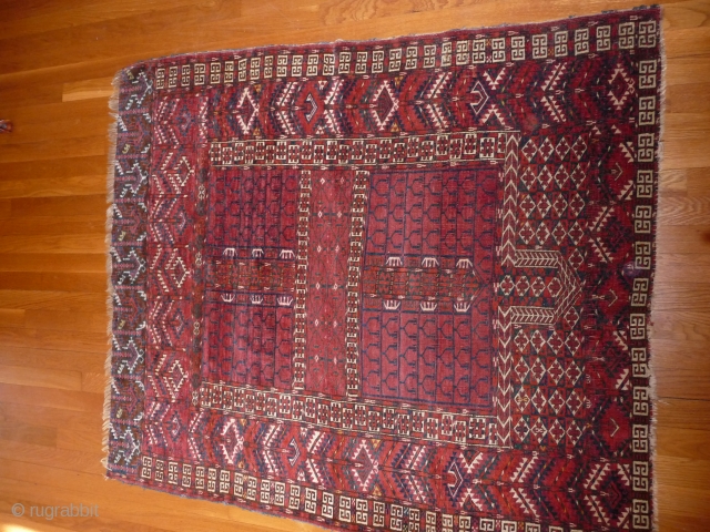 Tekke Prayer Rug
19th Century
4ft 7ins x 4ft
excellent Condition  minor end loss on both ends                  