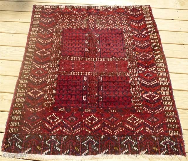 19th Century Tekke Ensi
4ft 7ins x 3ft 11ins
Minor loss on end
No Repairs                     