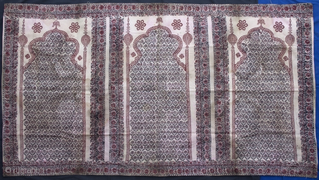 A Janamaz(prayer mat) with block printing on cotton probably from khandesh (Burhanpur-central India).

Period: Late 19th/Early 20th C.
Size  : 197 X 111 cms          