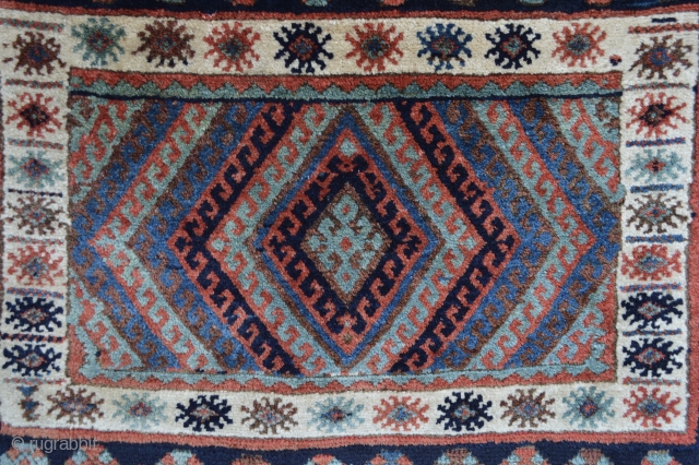 Beautiful Rare Designed meaty Senjabi Kurd also called Jaf Kurd Bagface fragment
size 96 x 84 centimeters
top quality thick soft wool             