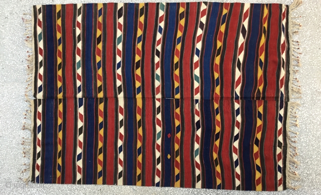  Caucasian Kilim İn good condition 19th Century
Size:232x169cm / 7’11”x5’9”                       