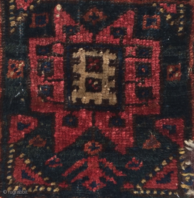 Anatolian Bag face 19th Century
Size:35x30cm / 14 x 12 inc.                       