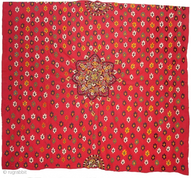 Abhochchini Woman’s Shawl From Sindh Area of Pakistan.Very rare and early wedding Shawl.Its Size is 160cm X 170cm.
(DSC08674)
               