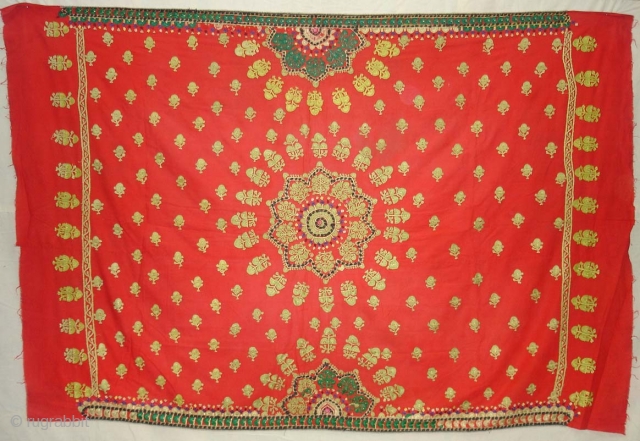 Abhochchini Woman’s Shawl From Sindh Area of Pakistan.Very rare and early wedding Shawl.Its Size is 125cm X 190cm.
(DSC08680)
               