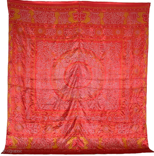 Odhani Gajji Silk, Tie and Dye From Jamnagar Gujarat.India.
Its size is 165cm X 195cm(DSC09916 New)
                  