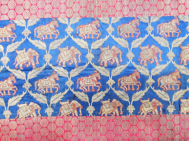 Rare Pichwai Panel of Elephant and the Horses,
Real Zari Brocade Weaving on the Silk From Jamnagar Gujarat India.

C.19th Century.

Its size is 50cmX145cm (20240815_164147).          