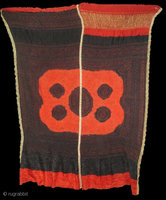 Tie And Dyed gajji silk odhni(woman's head shawl)From Kutch Gujarat.India.known As Kumbhi.Very Rare Tie and Dye Odhani.Its size is 120cm X 145cm(DSC01186 New).          