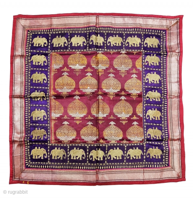 Unusual Temple Hanging Zari Brocade (Real Zari) with Fine Kalabattu Embroidery Elephant Design Border (Real Zari Thread) From Jamnagar Gujarat India. India.

C.1875-1900.

Its size is 98cmX98cm(20221122_141511).        